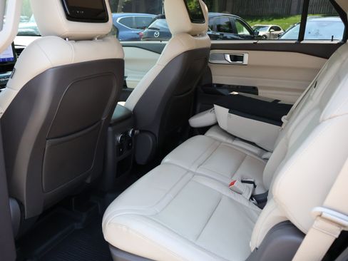 Used 2020 Ford Explorer Platinum AWD/4WD image 23
