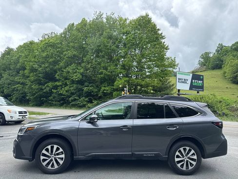 Used 2022 Subaru Outback Premium AWD/4WD image 4