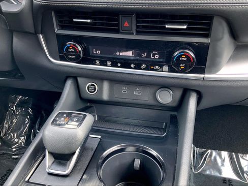 Used 2023 Nissan Rogue SV AWD/4WD image 38