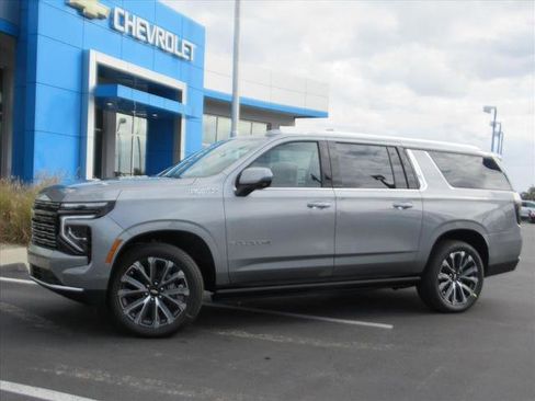 New 2026 Chevrolet Suburban High Country AWD/4WD image 2