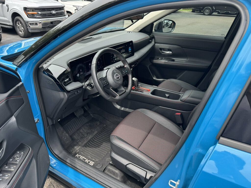 Used 2025 Nissan Kicks SR FWD image 2