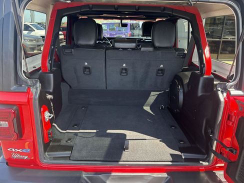 Used 2022 Jeep Wrangler Unlimited Sahara AWD/4WD image 11