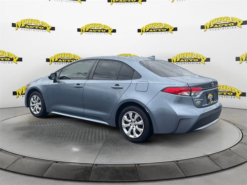 Used 2021 Toyota Corolla LE image 3