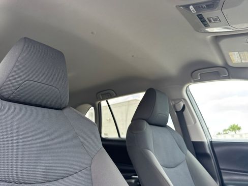 Certified 2022 Toyota RAV4 LE AWD/4WD image 16