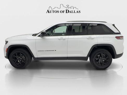 Used 2024 Jeep Grand Cherokee Altitude RWD image 5