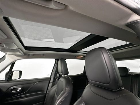 Used 2022 Jeep Renegade Limited w/ Sun, Sound & Wheels Group image 20