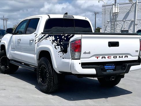 Used 2017 Toyota Tacoma Limited w/ Tow Package AWD/4WD image 4