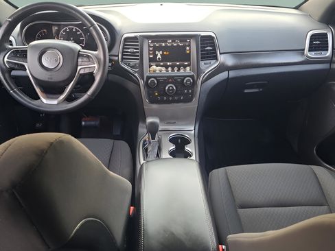 Used 2018 Jeep Grand Cherokee Laredo image 12