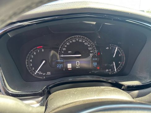 Used 2017 Cadillac XT5 Luxury w/ Driver Awareness Package FWD image 9
