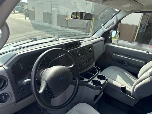 Used 2010 Ford E-350 and Econoline 350 XLT RWD image 13