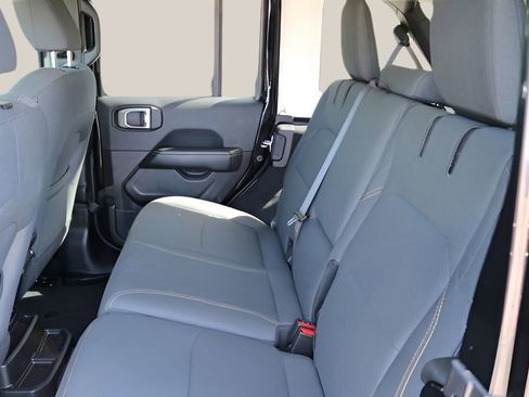 Used 2025 Jeep Wrangler Unlimited Sahara w/ Safety Group AWD/4WD image 14