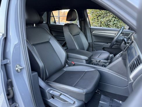 Used 2020 Volkswagen Atlas Cross Sport SE image 34