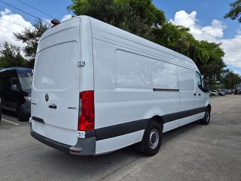 Used 2025 Mercedes-Benz Sprinter 2500 image 5