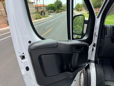Used 2025 RAM ProMaster 2500 w/ U-Haul Equipment Group FWD image 11