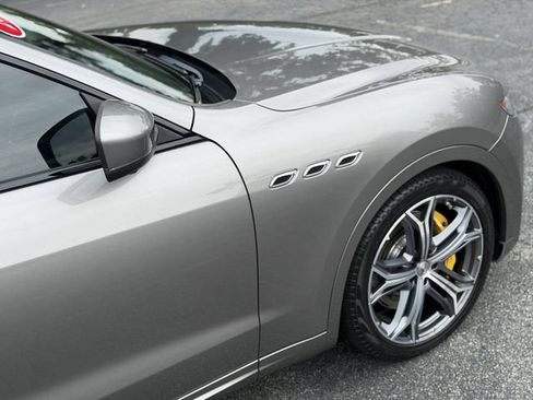 Used 2019 Maserati Levante GTS AWD/4WD image 9