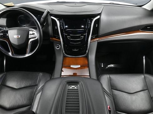 Used 2020 Cadillac Escalade ESV 2WD image 4