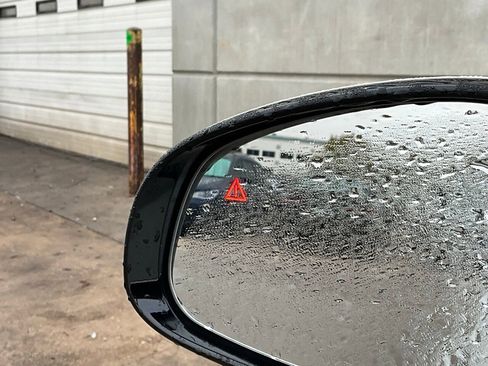 Used 2025 Genesis G70 2.5T image 20