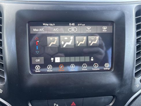 Used 2020 Jeep Cherokee Latitude Plus image 30