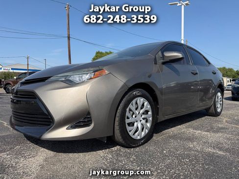 Used 2017 Toyota Corolla LE FWD image 1