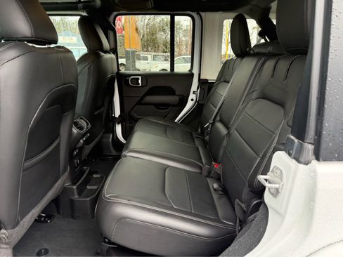 Used 2023 Jeep Wrangler Sahara w/ Cold Weather Group image 23