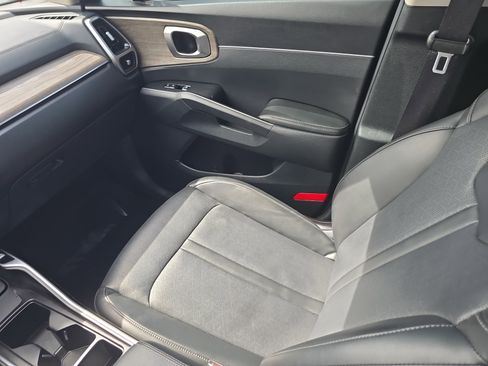 Certified 2022 Kia Sorento EX w/ Panoramic Sunroof Package FWD image 16