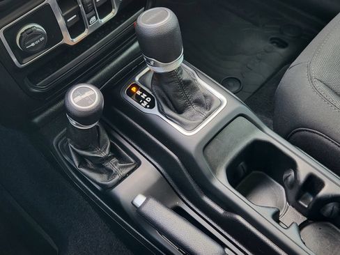 Used 2020 Jeep Gladiator Sport w/ Quick Order Package 24S AWD/4WD image 22