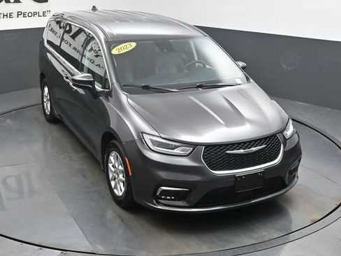 Used 2023 Chrysler Pacifica Touring-L FWD image 47