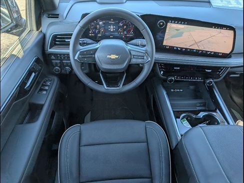 New 2026 Chevrolet Suburban Premier image 8