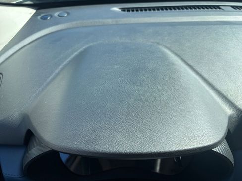 Used 2025 Nissan Versa SV image 34