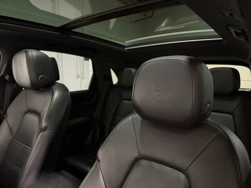 Used 2019 Porsche Cayenne S image 20
