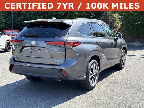 Used 2023 Toyota Highlander XLE FWD image 2