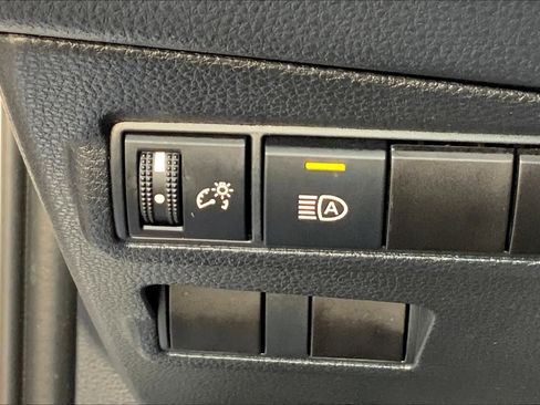 Used 2022 Toyota Corolla Cross LE image 32