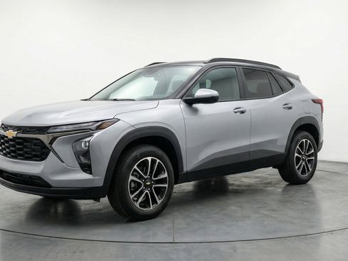 Used 2025 Chevrolet TrailBlazer LT image 3