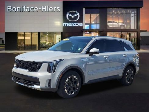 Used 2025 Kia Sorento S w/ Panoramic Sunroof Package image 2