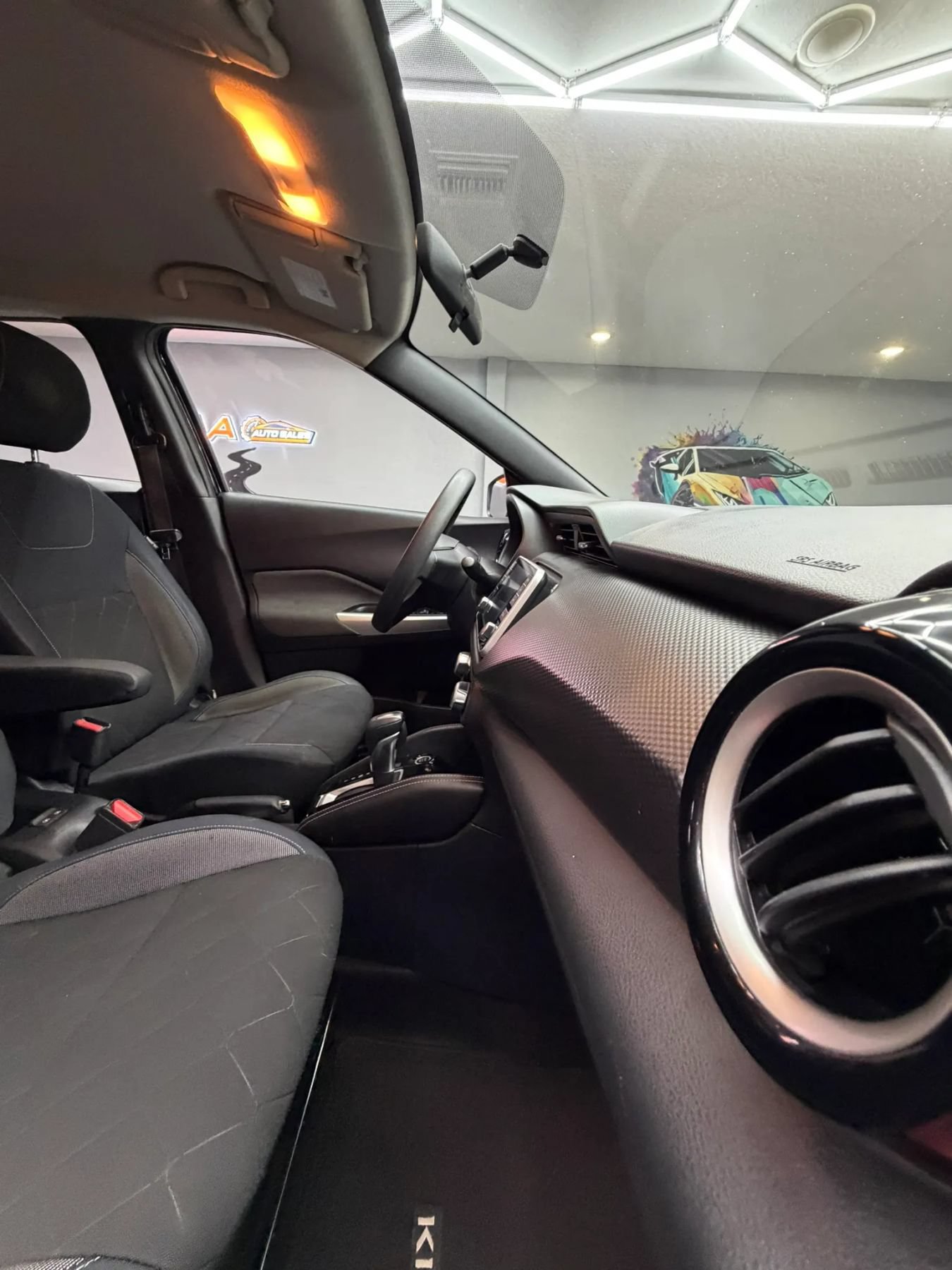 Used 2018 Nissan Kicks SV FWD image 30