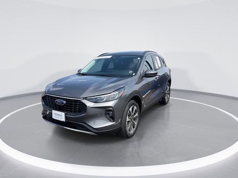 Used 2025 Ford Escape Platinum image 4