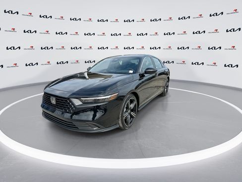 Used 2025 Honda Accord Sport image 4
