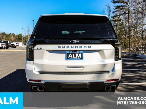 Used 2025 Chevrolet Suburban High Country image 11