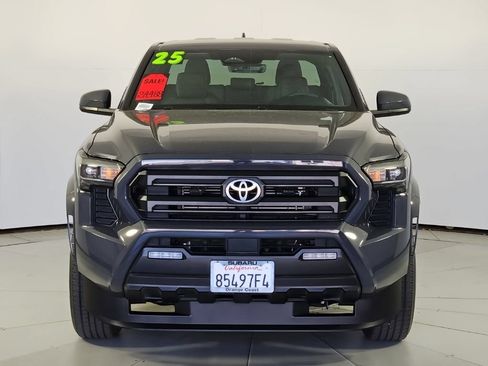 Used 2025 Toyota Tacoma SR5 AWD/4WD image 3