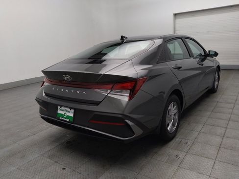 Used 2025 Hyundai Elantra SE FWD image 9