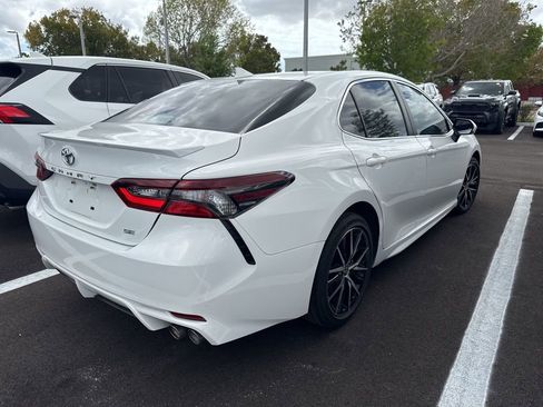 Used 2023 Toyota Camry SE image 4