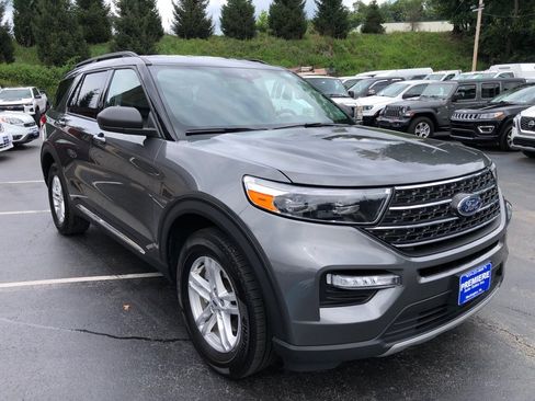 Used 2023 Ford Explorer XLT w/ Equipment Group 202A AWD/4WD image 8