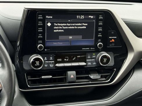 Used 2021 Toyota Highlander LE image 16