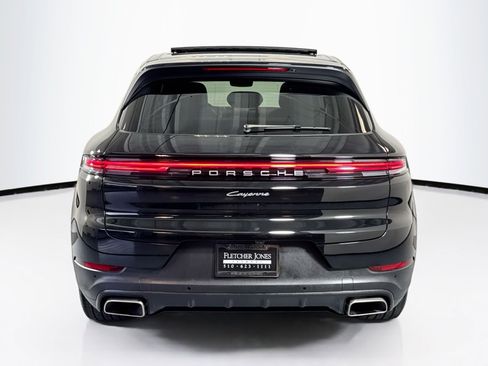 Used 2025 Porsche Cayenne image 10