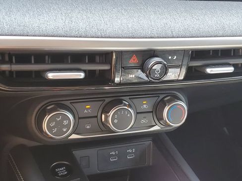 Certified 2025 Nissan Kicks SV AWD/4WD image 28