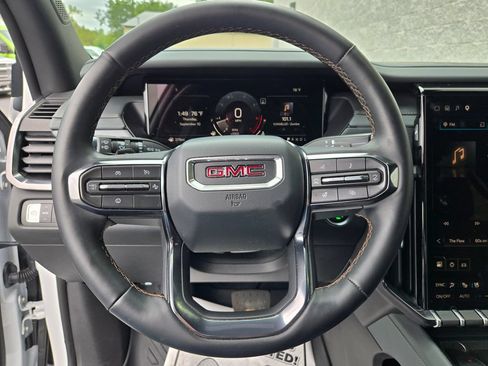 Used 2025 GMC Acadia AT4 w/ Luxury Package AWD/4WD image 17