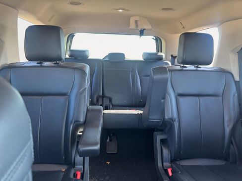 Used 2024 Ford Expedition XLT image 13