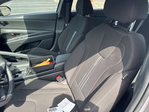 Certified 2025 Hyundai Elantra SEL FWD image 6