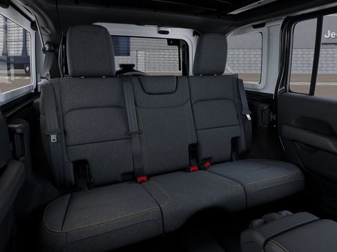 Used 2025 Jeep Wrangler Sahara image 15