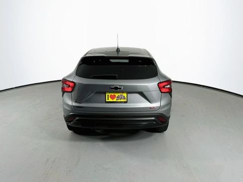 Used 2025 Chevrolet Trax RS w/ Sunroof Package FWD image 8